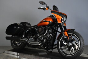 2020 Harley-Davidson® Sport Glide® FLSB thumb 2