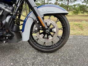 2023 Harley-Davidson® thumb 0