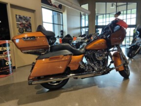 2015 Harley-Davidson® Road Glide® Amber Whiskey thumb 3