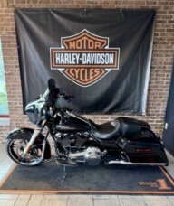 2018 Harley-Davidson® Street Glide® Vivid Black thumb 0