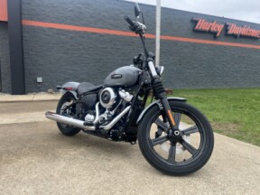 2026 Harley-Davidson® Street Bob® Dark Billiard Gray Chrome Solo Cast Wheels thumb 3
