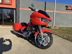 2026 Harley-Davidson® Road Glide® Blood Orange Chrome Trim thumb 3