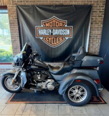 2021 Harley-Davidson® Tri Glide® Ultra Gauntlet Gray Metallic/Vivid Black thumb 0