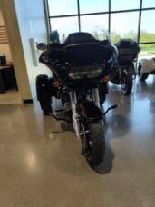 2023 Harley-Davidson® Road Glide® 3 Vivid Black thumb 2