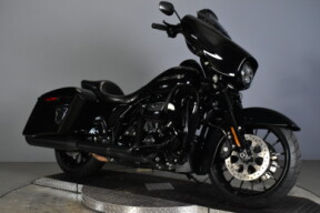 2018 Harley-Davidson® Street Glide® Special FLHXS thumb 2