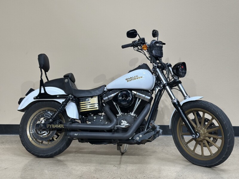 2016 Harley-Davidson® Street Bob® White Custom