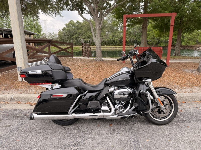 2019 Harley-Davidson® Road Glide® Ultra Vivid Black