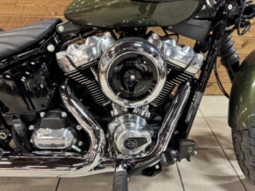 2026 Harley-Davidson® Street Bob® Olive Steel Metallic Chrome Laced Wheels FXBB thumb 2