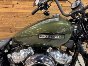 2026 Harley-Davidson® Street Bob® Olive Steel Metallic Chrome Laced Wheels FXBB thumb 3