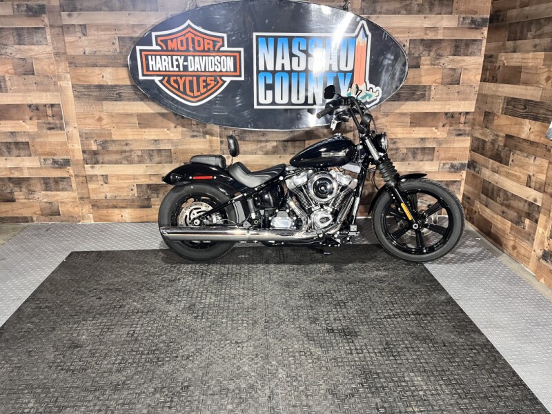 2025 Harley-Davidson® Street Bob® Vivid Black w/Cast Wheels
