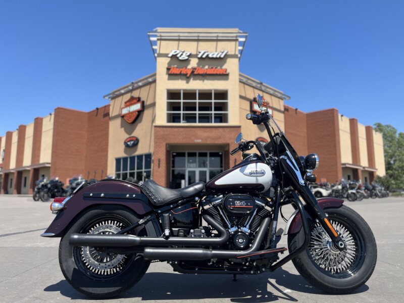 2020 Harley-Davidson® FLHCS Heritage Classic 114 Billiard Red/Vivid Black 066586