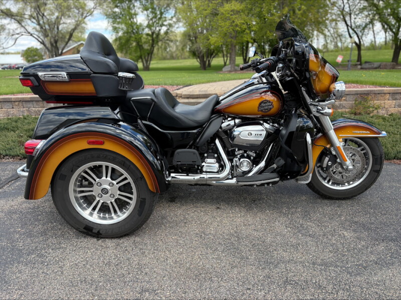 2024 Harley-Davidson® Tri Glide® Ultra Tobacco Fade