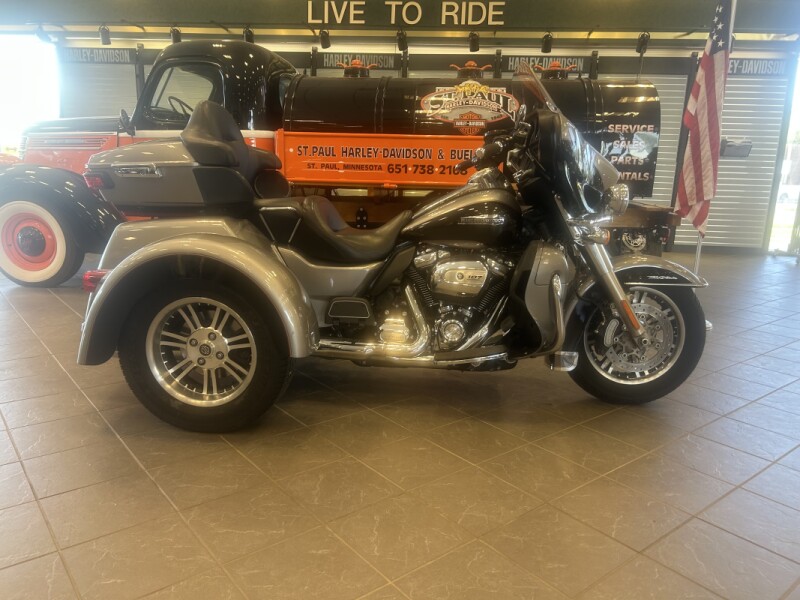 2017 Harley-Davidson Tri-Glide Ultra FLHTCUTG