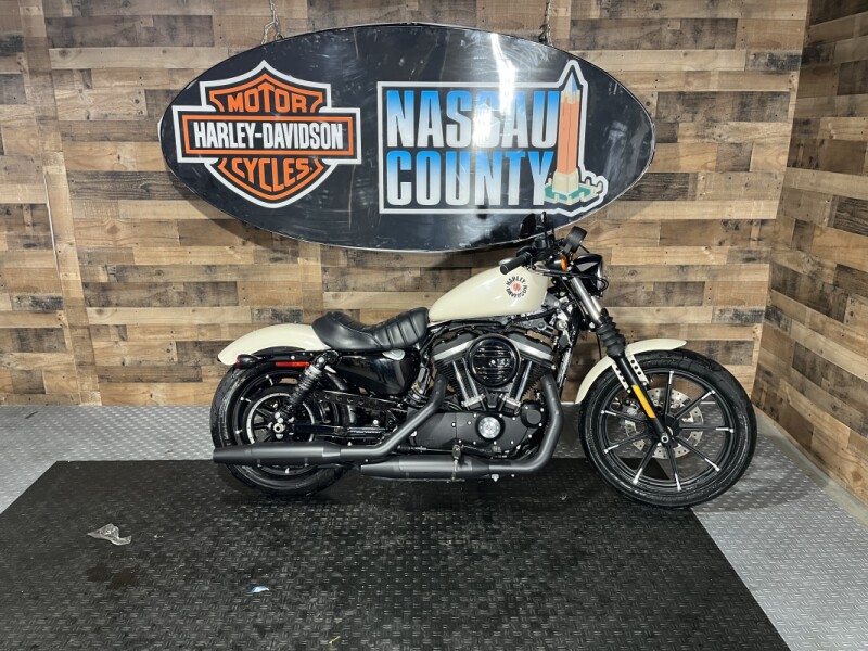 2022 Harley-Davidson® Iron 883™ White Sand Pearl
