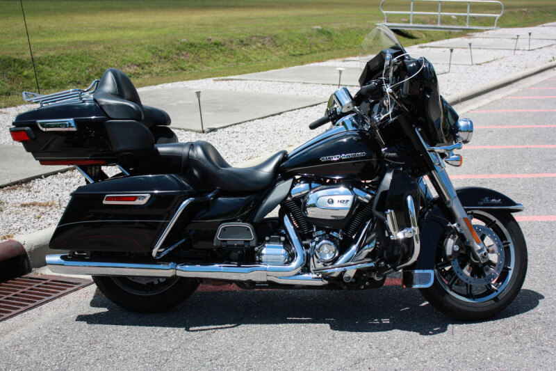 2017 Harley-Davidson® Ultra Limited FLHTK