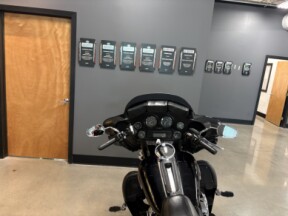 2013 Harley-Davidson® Electra Glide® Ultra Limited Vivid Black Deluxe thumb 0