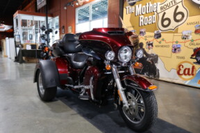 2015 Tri Glide Ultra Classic Two-Tone Mysterious Red Sunglo/Blackened Cayenne Sunglo thumb 1