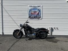2016 Harley-Davidson® Fat Boy® Vivid Black thumb 3