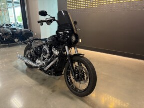 2025 Harley-Davidson® Street Bob® Vivid Black w/Laced Wheels thumb 3