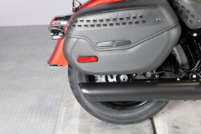 2026 Harley-Davidson® Heritage Classic FLHC thumb 2