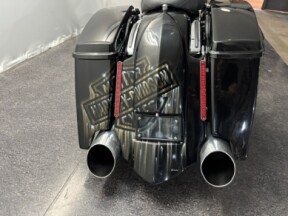 2017  ROAD GLIDE (Vivid Black Deluxe) BAGGER thumb 0