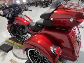 2026 Harley-Davidson® Street Glide 3 Limited Brilliant Red Chrome Trim thumb 1