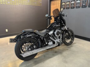 2025 Harley-Davidson® Street Bob® Vivid Black w/Laced Wheels thumb 2