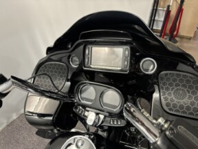 2017  ROAD GLIDE (Vivid Black Deluxe) BAGGER thumb 2