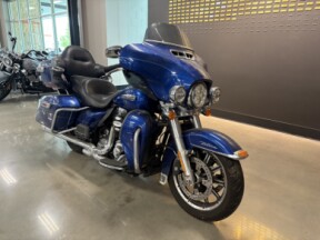 2016 Harley-Davidson® Electra Glide® Ultra Classic® Superior Blue thumb 3