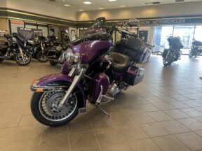 2011 Harley-Davidson Electra Glide Ultra Classic FLHTCU thumb 2
