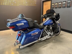 2016 Harley-Davidson® Electra Glide® Ultra Classic® Superior Blue thumb 2