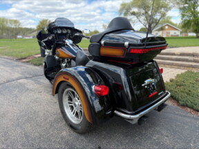 2024 Harley-Davidson® Tri Glide® Ultra Tobacco Fade thumb 1