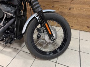 2020 Harley-Davidson® Street Bob® Barracuda Silver Denim FXBB thumb 1