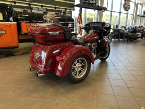 2021 Harley-Davidson Tri Glide Ultra FLHTCUTG thumb 3