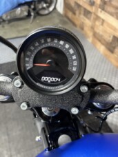 2026 Harley-Davidson® Street Bob® Aurora Blue Denim Chrome Laced Wheels thumb 0
