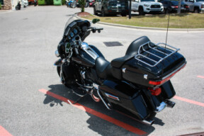 2017 Harley-Davidson® Ultra Limited FLHTK thumb 2
