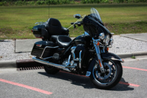 2017 Harley-Davidson® Ultra Limited FLHTK thumb 3