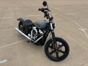 2026 Harley-Davidson® Street Bob® Dark Billiard Gray Chrome Cast Wheels thumb 3