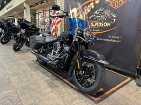 2026 Harley-Davidson® Heritage Classic Midnight Ember w/Laced Wheels thumb 3
