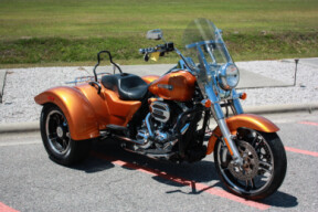 2015 Harley-Davidson® Freewheeler™ FLRT thumb 3