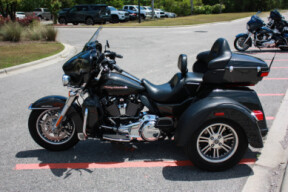 2019 Harley-Davidson® Tri Glide® Ultra FLHTCUTG thumb 0