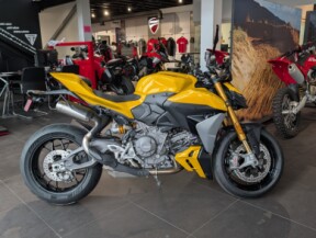 2026 Ducati Streetfighter V2S thumb 3