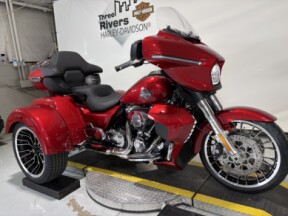 2026 Harley-Davidson® Street Glide 3 Limited Brilliant Red Chrome Trim thumb 2