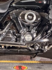 Harley-Davidson® Electra Glide® Ultra Classic® 2008 FLHTCU BLACK W/PINSTRIPE thumb 2