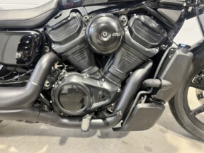 2025 Harley-Davidson® Nightster® Vivid Black  RH975 thumb 1