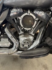 2016 Harley-Davidson® Ultra Limited Two-Tone Billet Silver/Vivid Black thumb 1