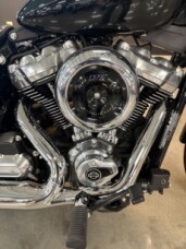 2025 Harley-Davidson® Street Bob® Vivid Black w/Laced Wheels thumb 1