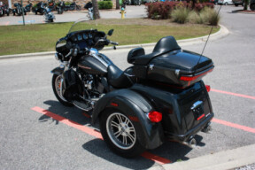 2019 Harley-Davidson® Tri Glide® Ultra FLHTCUTG thumb 1