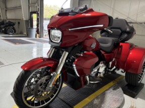 2026 Harley-Davidson® Street Glide 3 Limited Brilliant Red Chrome Trim thumb 0