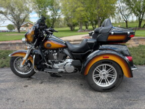 2024 Harley-Davidson® Tri Glide® Ultra Tobacco Fade thumb 2